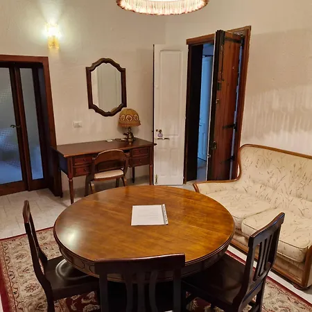 Indipendente Policlinico - アパート